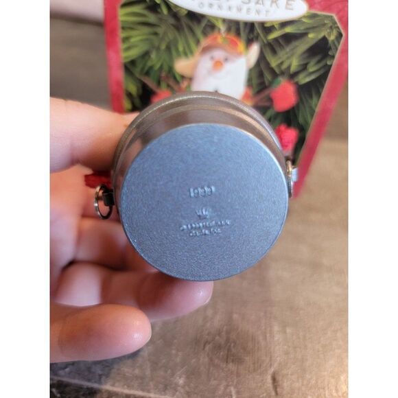 Hallmark 1999 playful snowman ornament Xmas decor - Picture 3 of 4